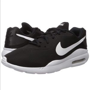 New 11.5 Nike Air Max Oketo Black / White Sneakers